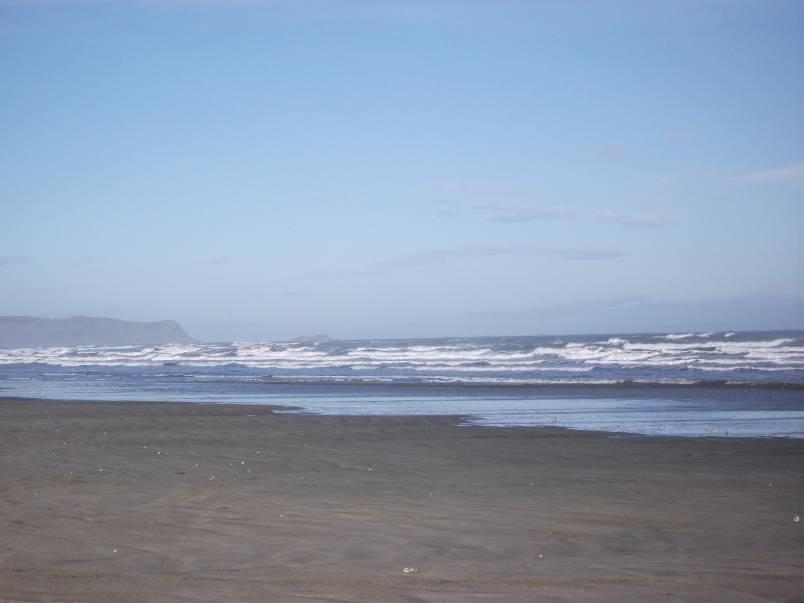 Oreti Beach的照片 带有碧绿色水表面