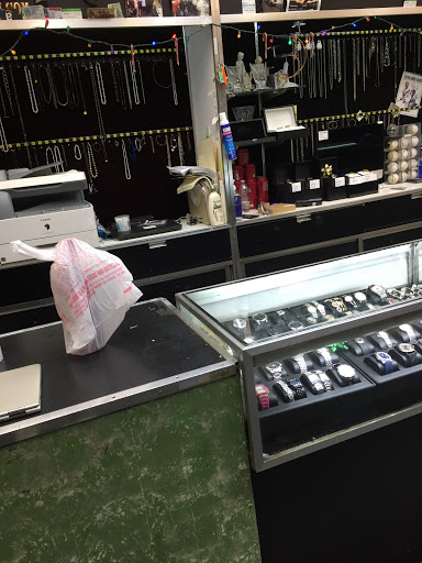 Pawn Shop «Royal Pawn Shop», reviews and photos, 428 S Clark St, Chicago, IL 60605, USA