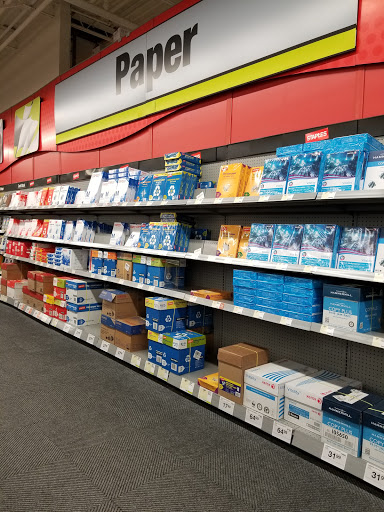 Office Supply Store «Staples», reviews and photos, 4940 O St, Lincoln, NE 68510, USA