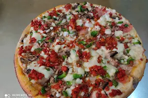 Yuves Pizza image