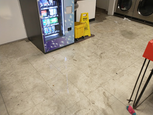 Laundromat «A Laundromat of Merritt Island ( 24 HR COIN LAUNDRY )», reviews and photos, 490 N Courtenay Pkwy, Merritt Island, FL 32953, USA