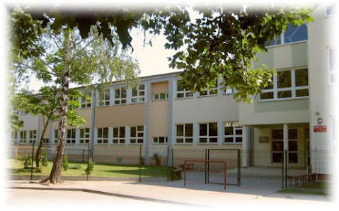 Szkoła Podstawowa im. Marii Dąbrowskiej w Branicach Szkolna 8, 48-140 Branice, Polska