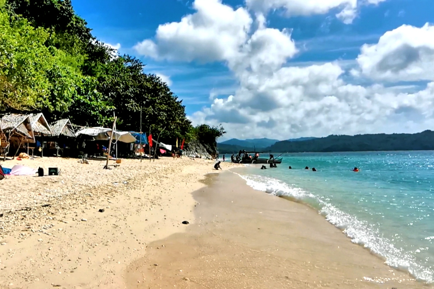 Foto van Anjuan Beach (Miracle Beach) met hoog niveau van netheid