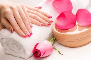 Modern Nails & spa image