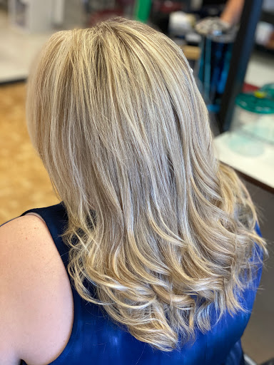 Beauty Salon «Aguilar Beauty & Barber Salon», reviews and photos, 645 10th St E, Palmetto, FL 34221, USA