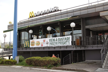 McDonald's Castelnuovo Scrivia Aut. A7 Genova- Milano Km 60+710, 15053 Castelnuovo Scrivia AL, Italia