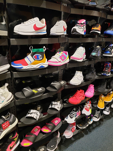 Shoe Store «Foot Locker», reviews and photos, 14 Signal Hills Center, West St Paul, MN 55118, USA