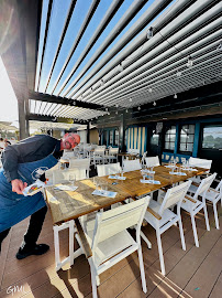 Atmosphère du Restaurant de fruits de mer Restaurant La Maison Bleue à Courseulles-sur-Mer - n°11