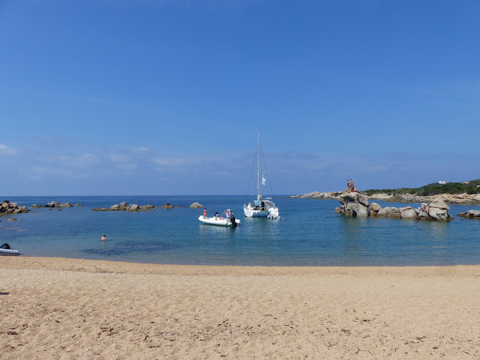 Foto van Cala Di Tivella met turquoise puur water oppervlakte