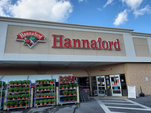 Grocery Store «Hannaford Supermarket», reviews and photos, 333 Brook St, Clinton, MA 01510, USA