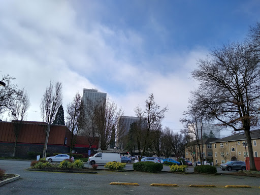 Liquor Store «Lloyd Center Liquor Store», reviews and photos, 1621 NE 9th Ave, Portland, OR 97232, USA