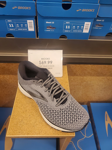 Shoe Store «DSW Designer Shoe Warehouse», reviews and photos, 3704 W Dublin Granville Rd, Columbus, OH 43235, USA