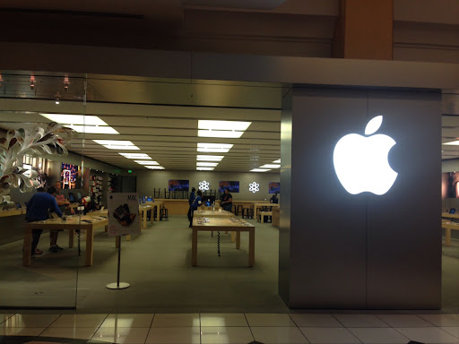 Computer Store «Apple Somerset», reviews and photos, 2800 W Big Beaver Rd, Troy, MI 48084, USA