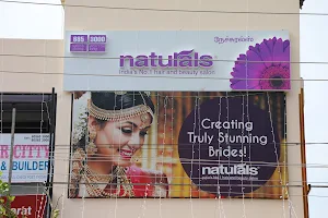 Naturals Salon image