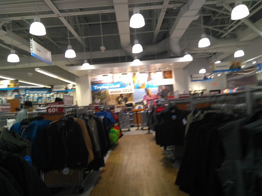 Sportswear Store «Columbia Sportswear Outlet Store», reviews and photos, 447 Great Mall Dr, Milpitas, CA 95035, USA
