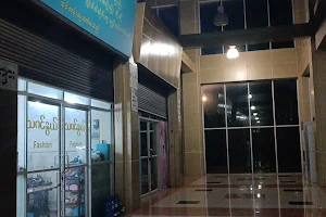 Zeyar Thiri Shopping Mall image