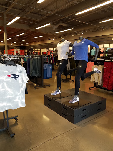 Clothing Store «Nike Factory Store», reviews and photos, 3905 Eagan Outlets Pkwy #200, Eagan, MN 55122, USA
