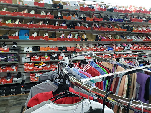 Shoe Store «Outlet Shoes & Rugs», reviews and photos, 221 E Ledbetter Dr, Dallas, TX 75216, USA