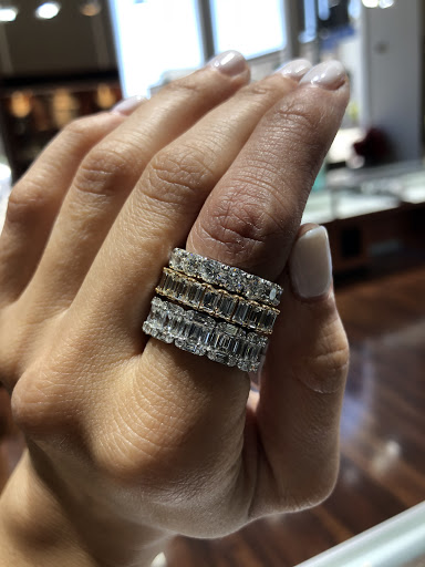 Jewelry Store «Jean Pierre Jewelers», reviews and photos, 21400 Ventura Blvd, Woodland Hills, CA 91364, USA