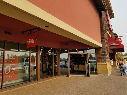 The North Face, 1001 N Arney Rd Ste 900, Woodburn, OR 97071, USA, 