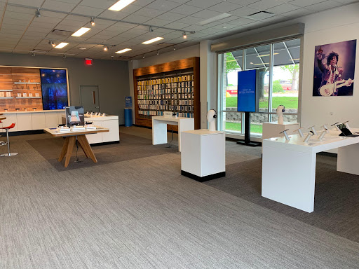Cell Phone Store «AT&T», reviews and photos, 590 Prairie Center Dr, Eden Prairie, MN 55344, USA
