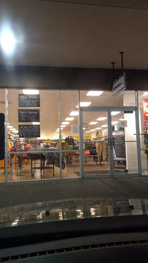 Clothing Store «Eddie Bauer Outlet», reviews and photos, 450 NW 257th Ave #200, Troutdale, OR 97060, USA