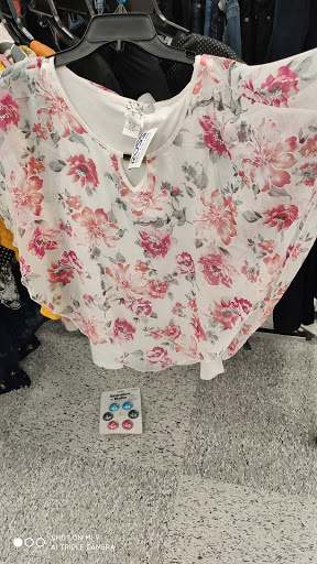 Clothing Store «Ross Dress for Less», reviews and photos, 1237 E Golf Rd, Schaumburg, IL 60173, USA