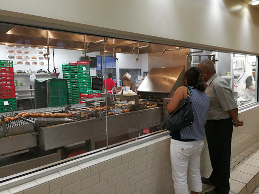 Bakery «Krispy Kreme Doughnuts», reviews and photos, 208 W 14 Mile Rd, Troy, MI 48083, USA