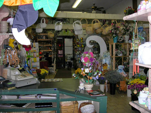 Florist «Petite II Florist», reviews and photos, 3268 Hempstead Turnpike, Levittown, NY 11756, USA