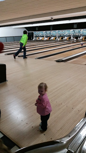 Bowling Alley «Holly Lanes», reviews and photos, 2430 Grange Hall Rd, Fenton, MI 48430, USA