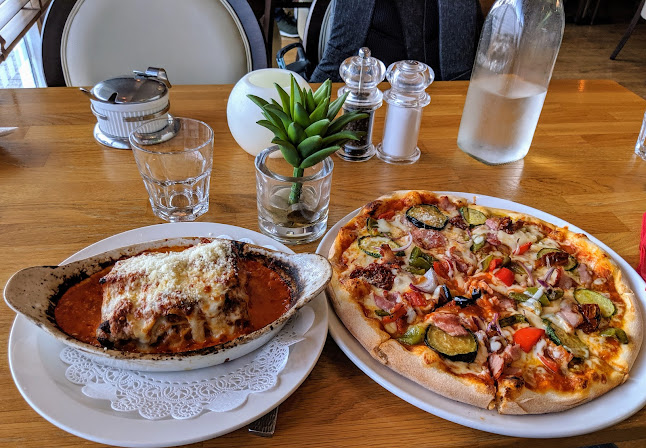Reviews of Amores Italian Restaurant in Nottingham - Pizza