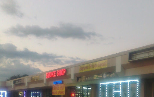 Tobacco Shop «Baytown Smoke Shop», reviews and photos, 3620 Garth Rd, Baytown, TX 77521, USA