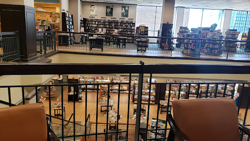 Book Store «Barnes and Noble», reviews and photos, 2500 N Mayfair Rd, Milwaukee, WI 53226, USA