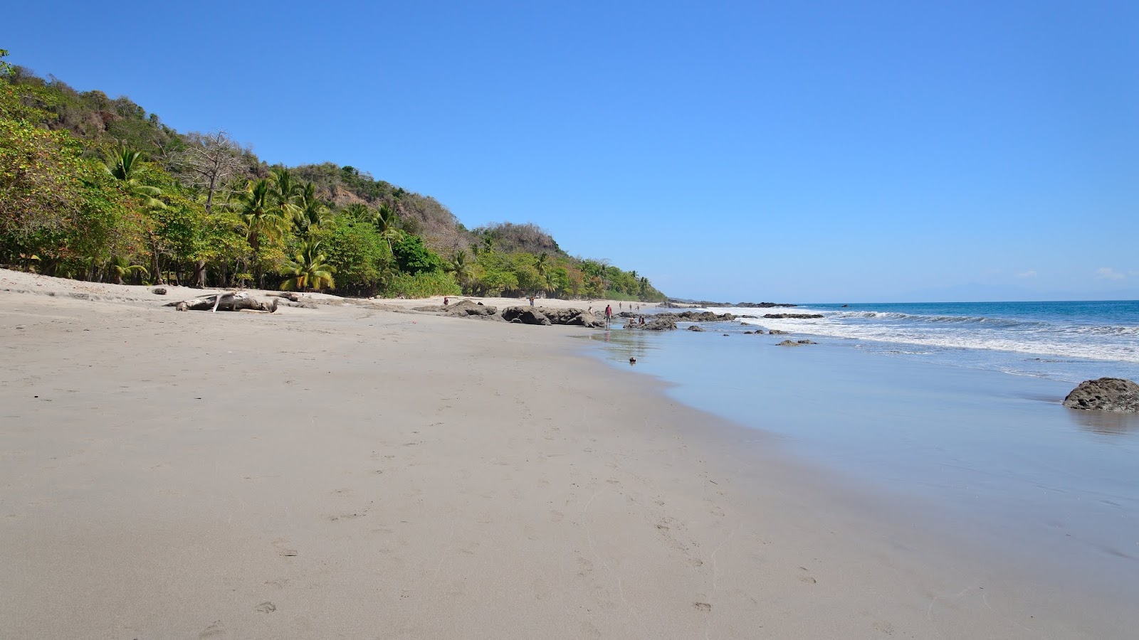 Foto di Playa Montezuma con spiaggia spaziosa