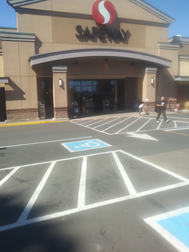 Grocery Store «Safeway», reviews and photos, 1500 Coburg Rd, Eugene, OR 97401, USA
