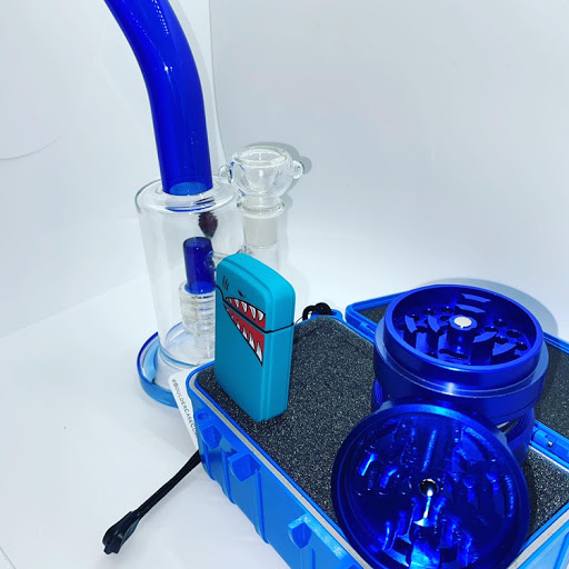 Tobacco Shop «Pine-Apple Xpress Smoke Shop Vape Shop, & Hookahs Sugar Land», reviews and photos, 10701 W Bellfort Ave b182, Houston, TX 77099, USA