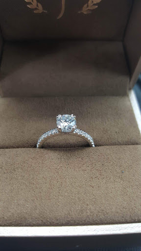 Jewelry Store «Clayton Jewelers», reviews and photos, 143 Carondelet Plaza, Clayton, MO 63105, USA