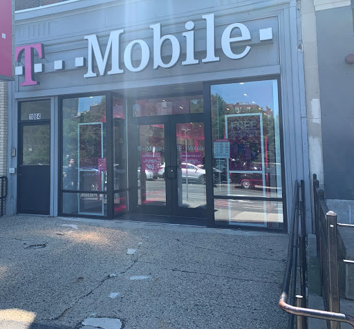 Cell Phone Store «T-Mobile», reviews and photos, 1084 Boylston St, Boston, MA 02215, USA