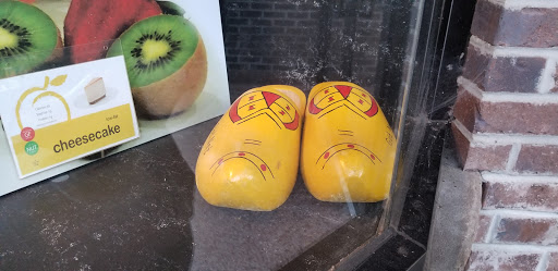 Frozen Yogurt Shop «Peachwave Frozen Yogurt & Gelato», reviews and photos, 6 W 8th St, Holland, MI 49423, USA