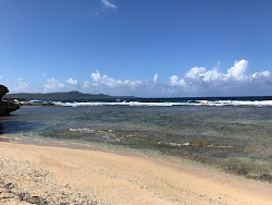 Tank Beach'in fotoğrafı dağlarla çevrili