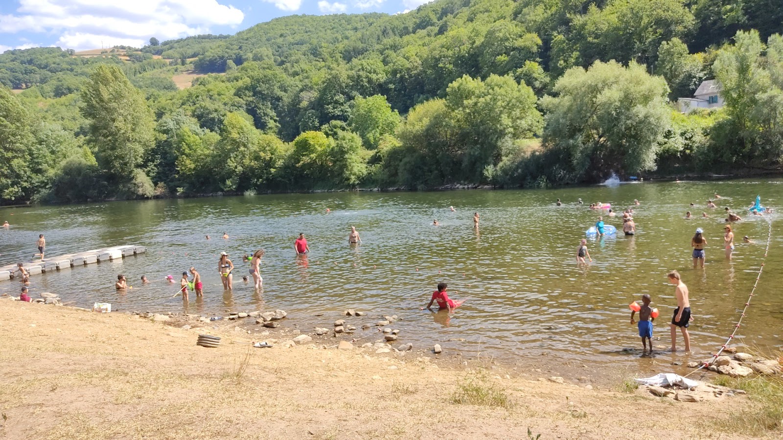 Foto de Trebas Plage con terreno rocoso superficie