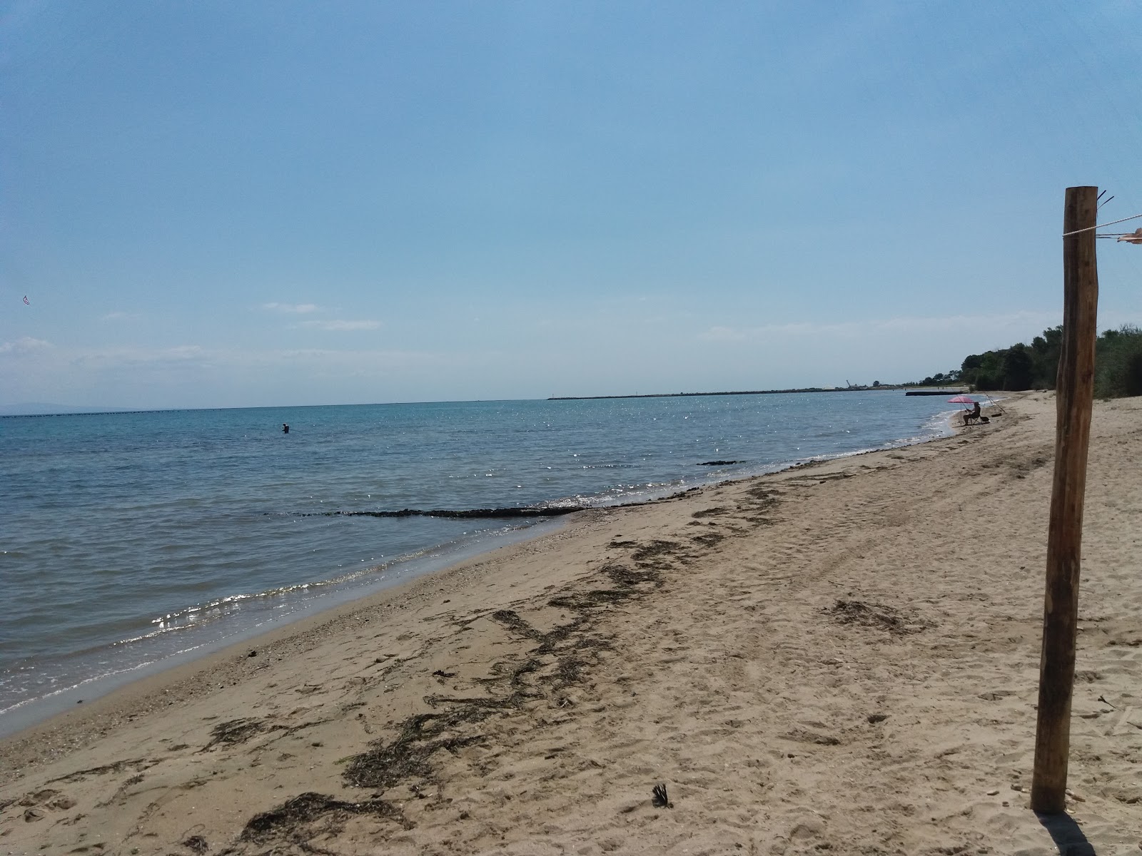 Foto de Alyki beach localizado em área natural