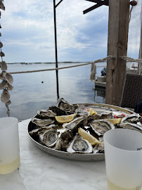 Plats et boissons du Restaurant de fruits de mer Huitres Rouzières à Loupian - n°2