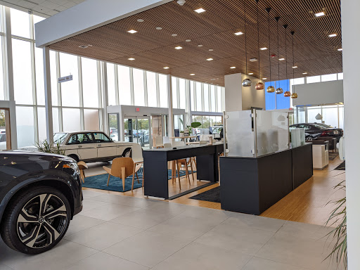 Car Dealer «McGrath Volvo Cars Barrington», reviews and photos, 300 N Hough St, Barrington, IL 60010, USA