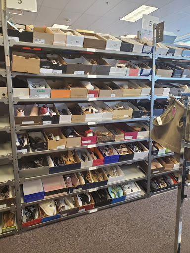 Shoe Store «DSW Designer Shoe Warehouse», reviews and photos, 2515 W 75th St, Naperville, IL 60540, USA