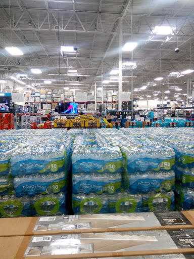 Shopping Mall «Villaggio Shopping Center», reviews and photos, 7959 N Blackstone Ave, Fresno, CA 93720, USA