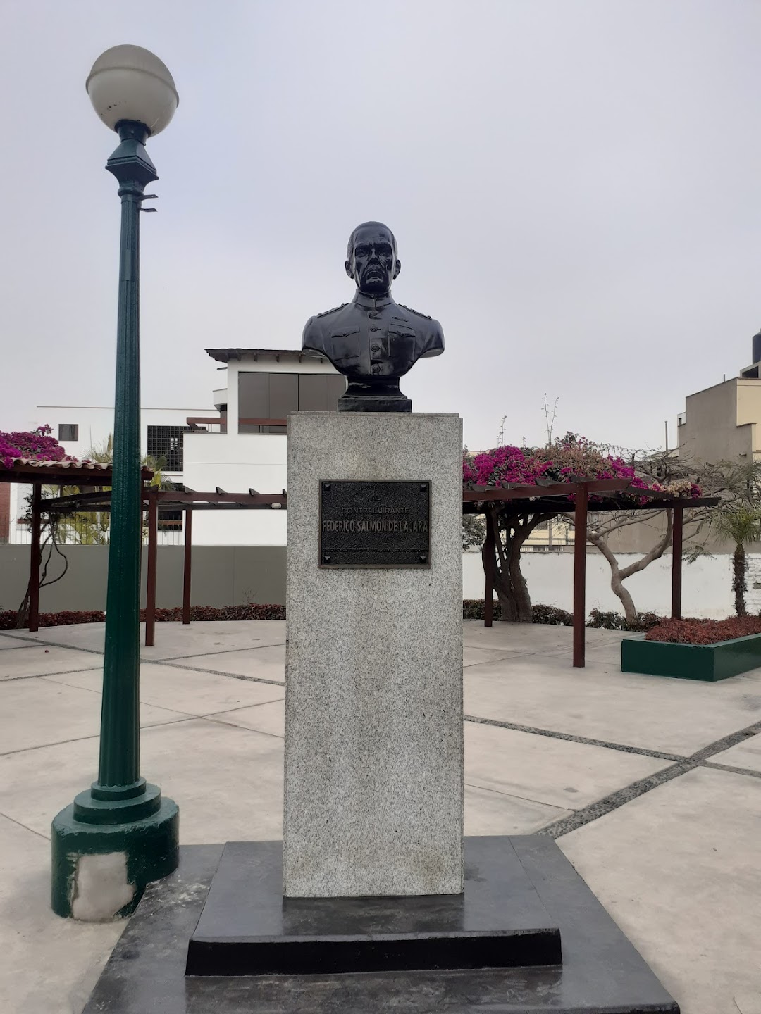 Monumento Federico Salmón de la Jara