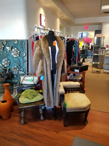 Consignment Shop «Brand Used Thrift And Consignment Shop», reviews and photos, 157 Dolson Ave, Middletown, NY 10940, USA