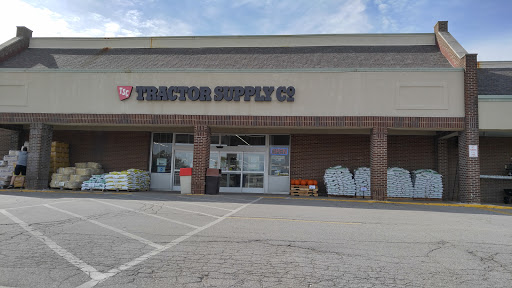 Tractor Supply Co., 540 Water St #100, Chardon, OH 44024, USA, 
