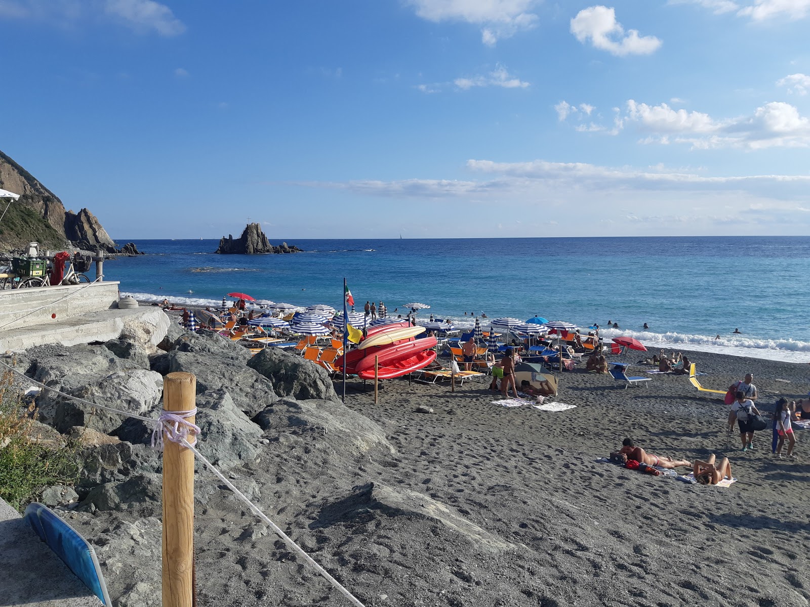 Foto von Spiaggia Riva Trigoso wilde gegend